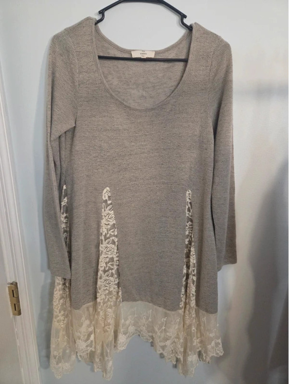 Entro Flowy Lace Long Sleeve